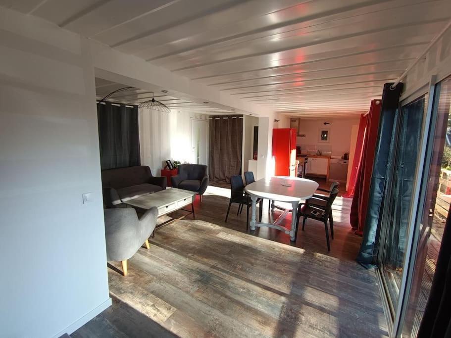 De La Gare - Les Conteneurs Holiday home Plesse