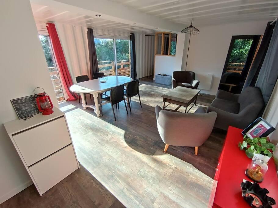 De La Gare - Les Conteneurs Holiday home *